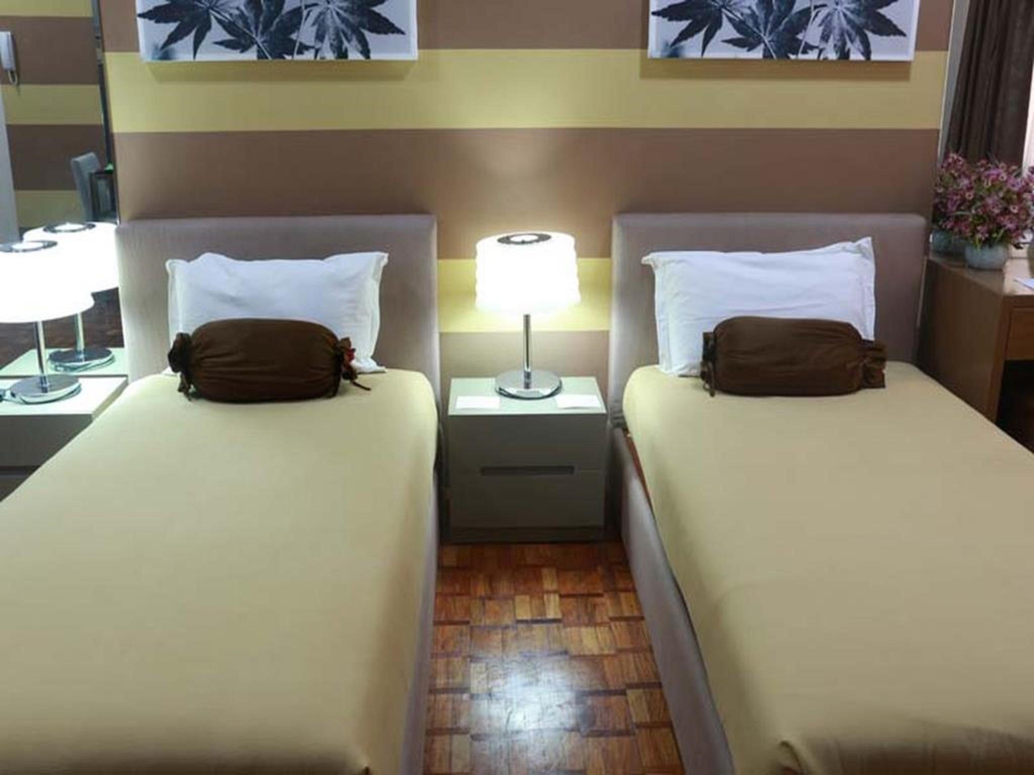 Prince Plaza II Condotel Макати Экстерьер фото
