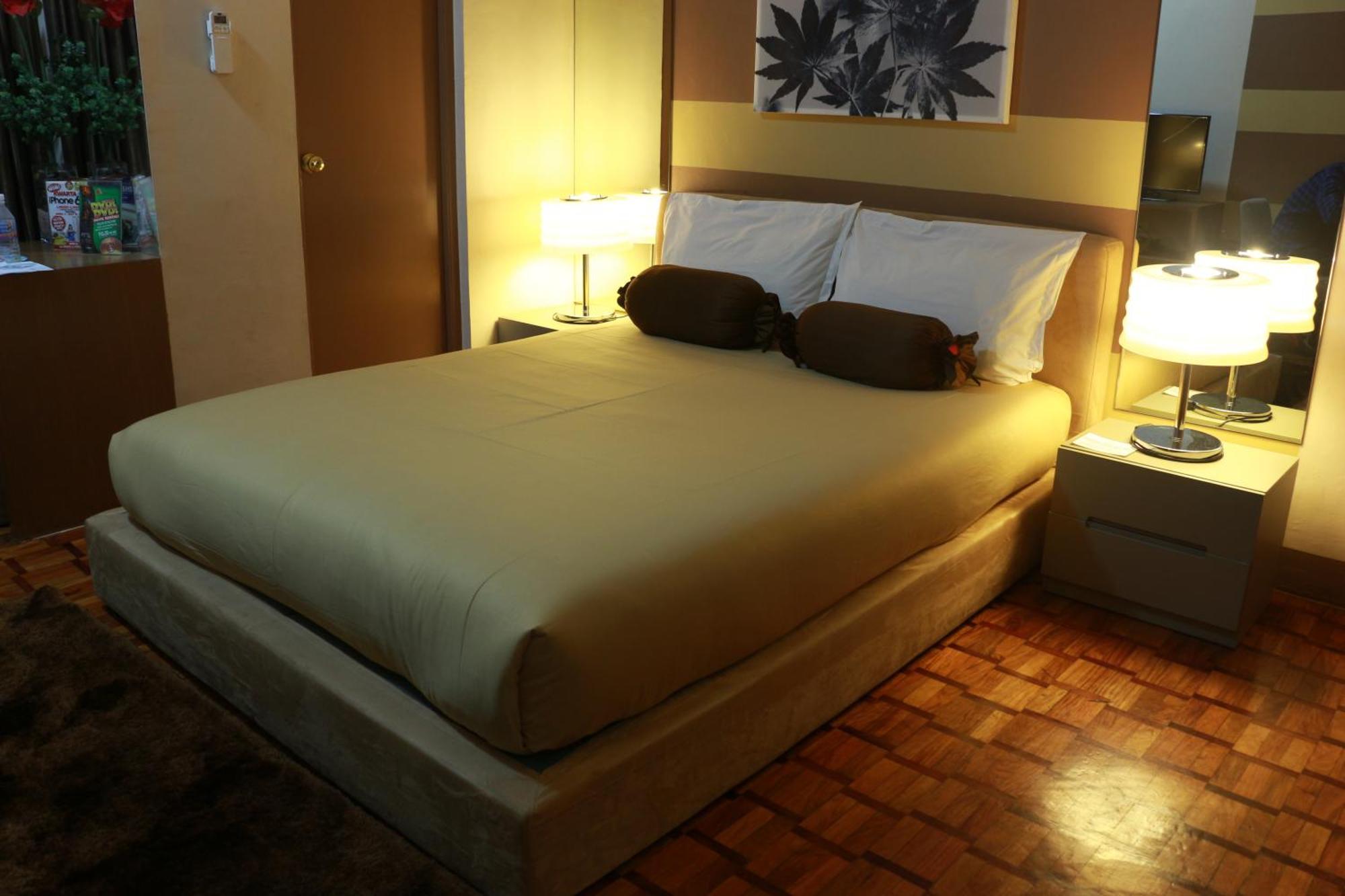 Prince Plaza II Condotel Макати Экстерьер фото