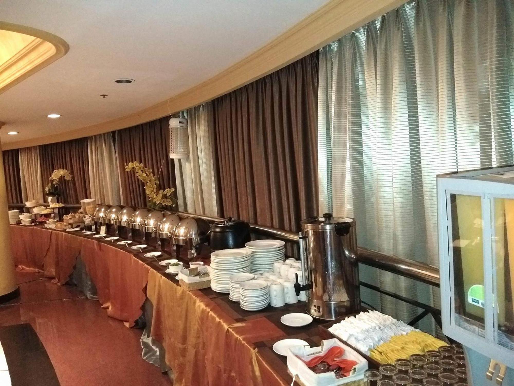 Prince Plaza II Condotel Макати Экстерьер фото